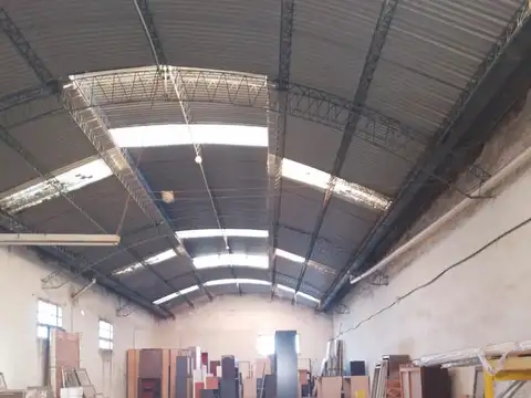 Galpon en Alquiler 27  mts Fondo