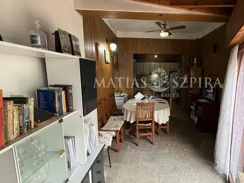 Casa 5 ambientes con 2 baños