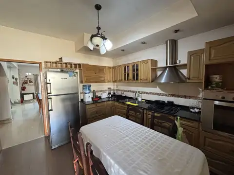 Amplia casa 5 ambientes en venta!