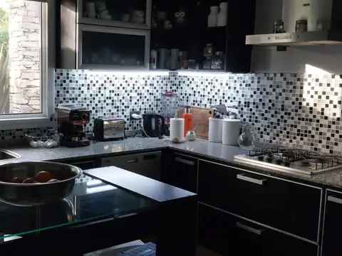Casa en Venta con 4 cocheras