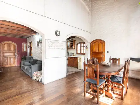 Casa en Venta con 3 cocheras