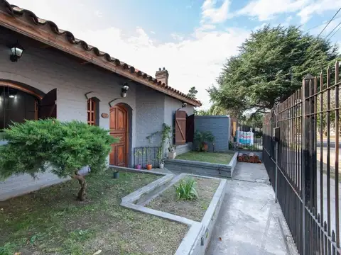 Venta Casa 5 Ambientes con Pileta en Quilmes