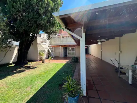 Casa en Venta con 3 cocheras