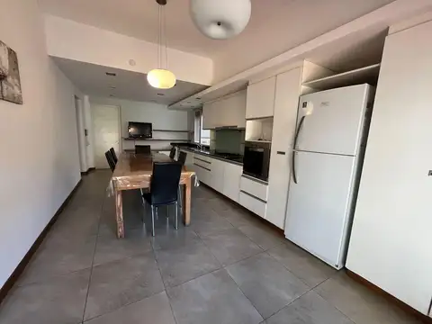 Casa en Venta en Alberdi, USD 350.000