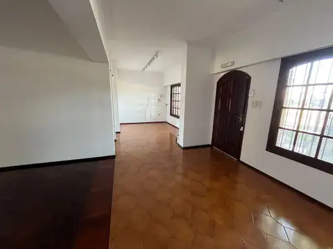 Casa en VENTA de 3 dormitorios, jardín con pileta y quincho! Barrio Alberdi