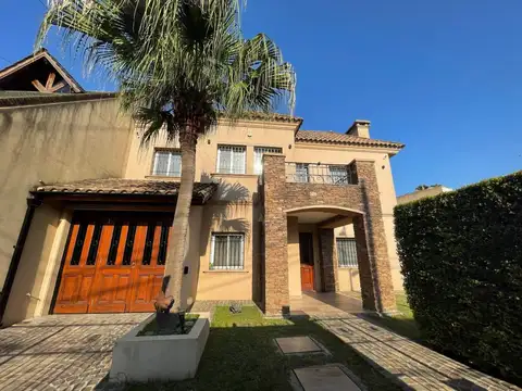 Casa 6 ambientes con 4 baños