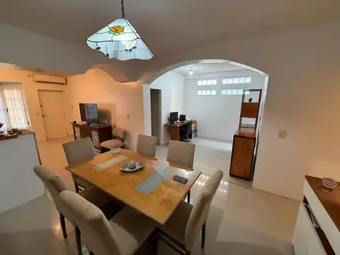 Casa en Alquiler con 1 cochera