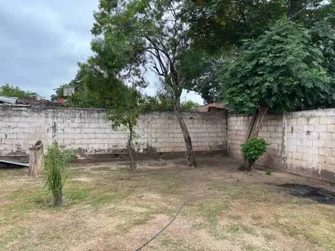 SE VENDE CASA - Bª 11 DE MAYO, ZONA NORTE, 3 AMB.