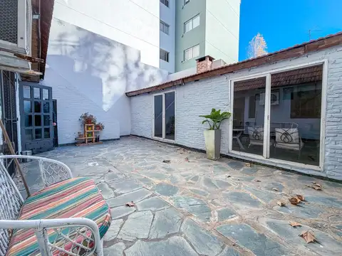 Casa 5 ambientes con cochera, patio y quincho