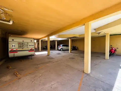 2 cocheras techadas en venta en barrio Central Córdoba