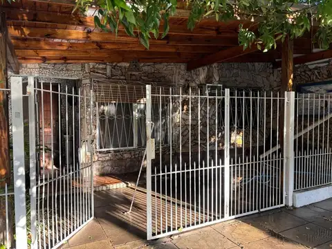 Casa en venta para actualizar Castelar Sur