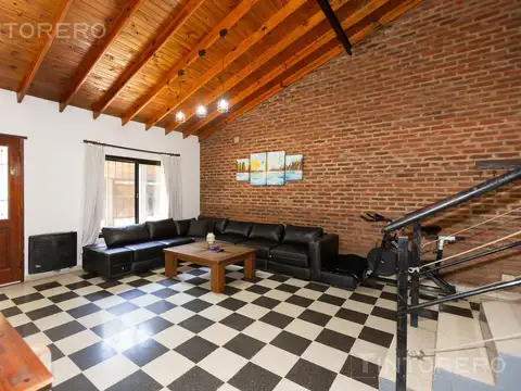 Casa en Venta con 4 cocheras