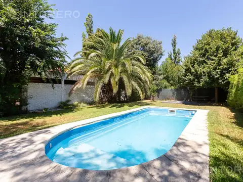 VENTA CASA 5 AMBIENTES PARQUE LELOIR - PILETA - FINANCIA - ACEPTA PERMUTA