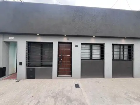 Casa al frente  2 dormitorios a estrenar Barrio Azcuenaga