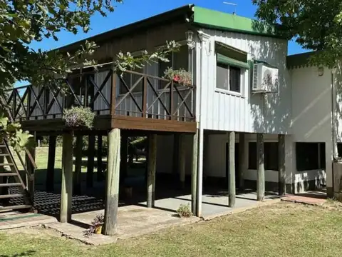 Casa 5 ambientes con 2 baños