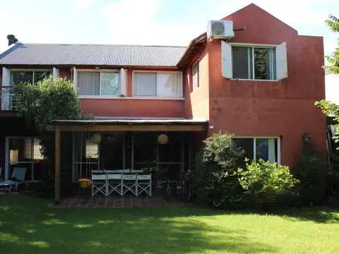 Excelente casa en Barrio Privado El Molino