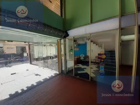 Oficina 7 ambientes con 2 baños
