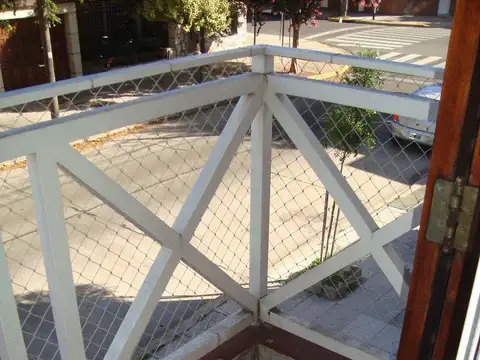 LINIERS. GARCIA DE COSSIO 6900. PH 3 AMBIENTES FRENTE 2 BALCONES. PATIO PARRILLA.