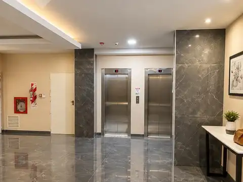 VENTA DEPARTAMENTO 2 DORMITORIOS EN SUITE CON COCHERA Y BAULERA CENTRO CIPOLLETTI