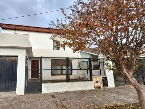 PH 4 AMB AL FRENTE CON GARAGE EN VENTA, QUILMES O