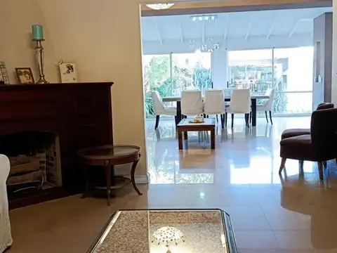 Casa en venta de 6 ambientes. Barrio Güemes, Haedo Norte