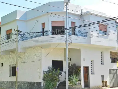Depto Tipo Casa en Venta de 5 ambientes