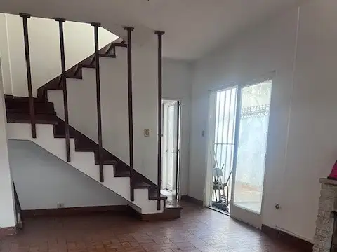 Venta de duplex de 4 ambientes con garaje, parrilla, terraza, en Versalles