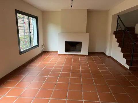 Casa en Alquiler con 2 cocheras
