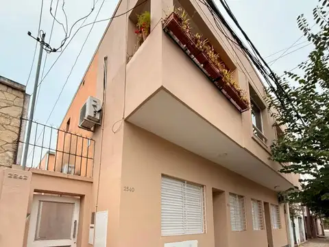 REMAX ALQUILA DEPARTAMENTO