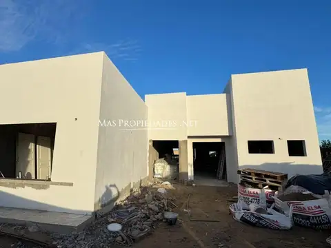 Venta Casa en San Lucas 3 Dormitorios Canning 100