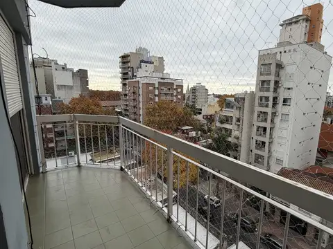 DEPARTAMENTO 2 AMBIENTES AMPLIO ZONA CENTRICA