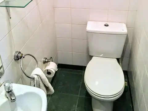 Oficina 6 ambientes con 2 baños