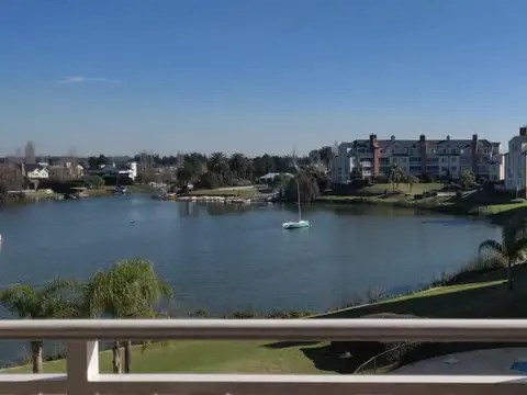 Condominios de la Bahia, Nordelta. Departamento 4 ambientes con muy buena vista!