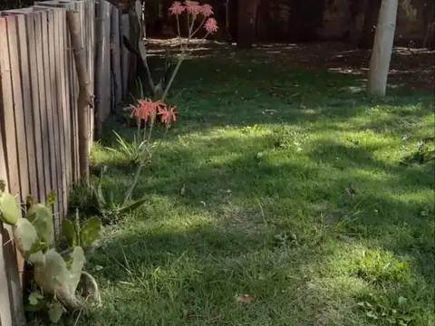 CASA QUINTA 3 DORM - 1 BAÑO - AMPLIO PARQUE - LAGUNA DE LOBOS