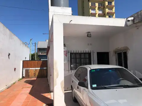 Depto Tipo Casa en Alquiler con 1 cocheras