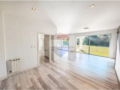 Casa 8 ambientes con 3 baños