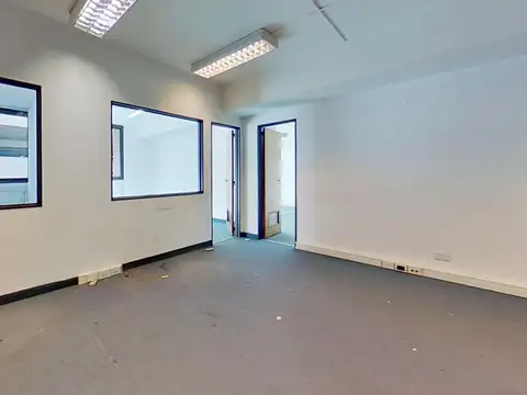 Oficina 6 ambientes con 4 baños