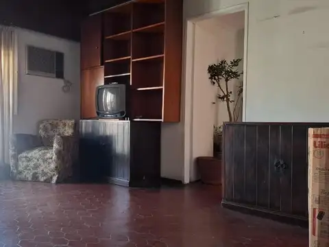Depto Tipo Casa 5 ambientes con 2 baños