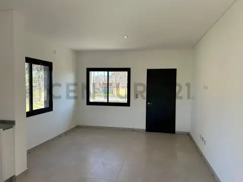 Casa 3 ambientes con 1 baño