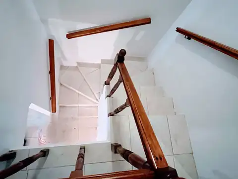 Casa en Alquiler con 2 cocheras