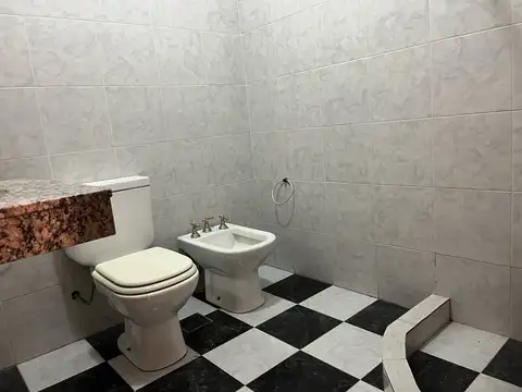 Casa 5 ambientes con 3 baños