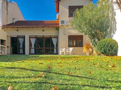 Casa 4 ambientes en Venta, Castelar Norte