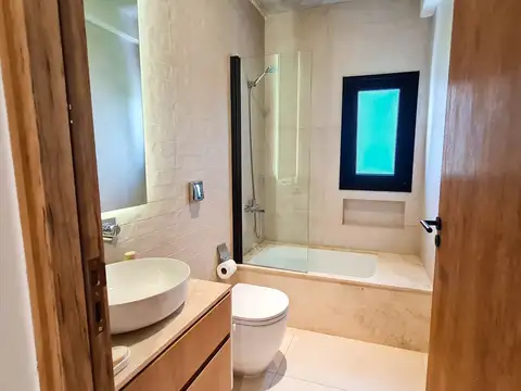 Casa 5 ambientes con 3 baños