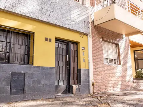 Venta PH en Rosario barrio Lourdes 1 dormitorio planta baja patio lavadero amplio luminoso inversion