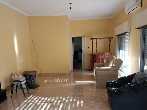 Casa de cuatro ambientes en alquiler en San Justo