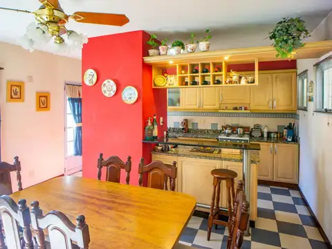 VENTA - Casa 3 dormitorios en esquina - Azcuénaga, Rosario.