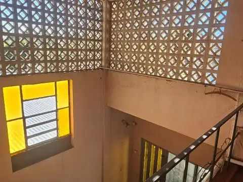 Casa 6 ambientes con 2 baños