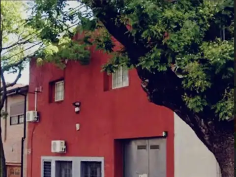 Depósito- Galpón 400m portón de 3m altura