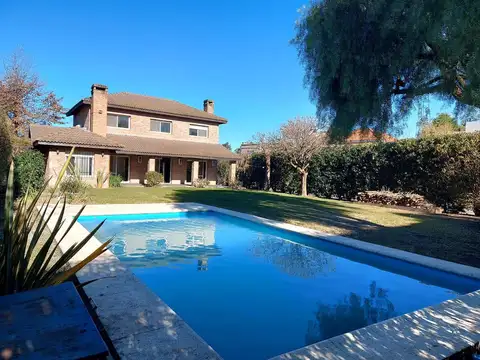 Casa en venta de 5 ambientes en Santa Silvina