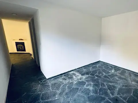 Casa 6 ambientes con 2 baños